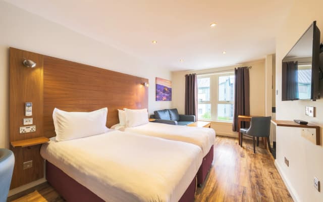 Holyrood Aparthotel - photo 3