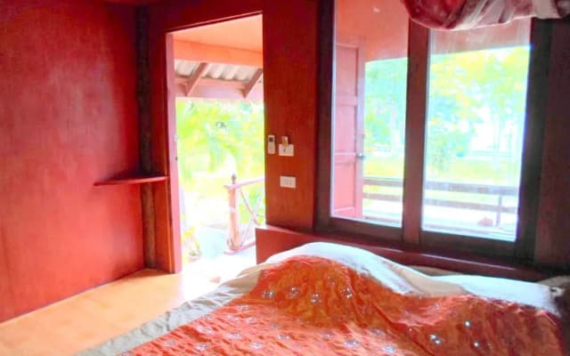 Bangrak Bungalow - photo 2