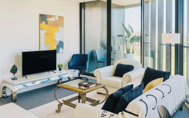 Stylish Edge Apartment Albert Park & Bay - photo 2