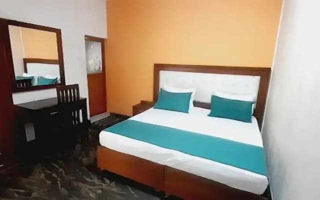 Metro Marine Drive Hotel - photo 5