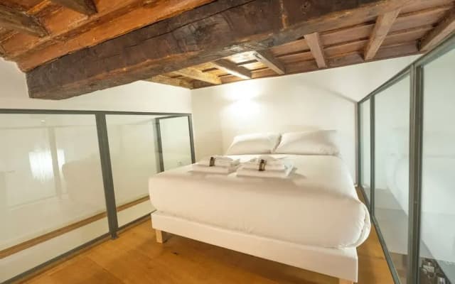 Spanish Steps Romantic Nest With Balcony - photo 3