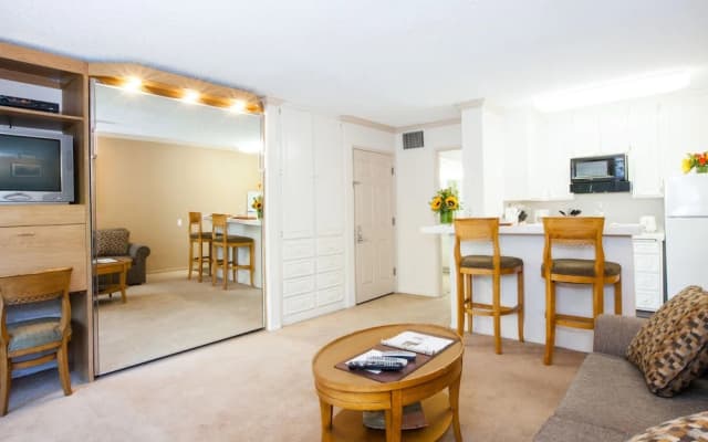 Oakwood at Toluca Hills - photo 5