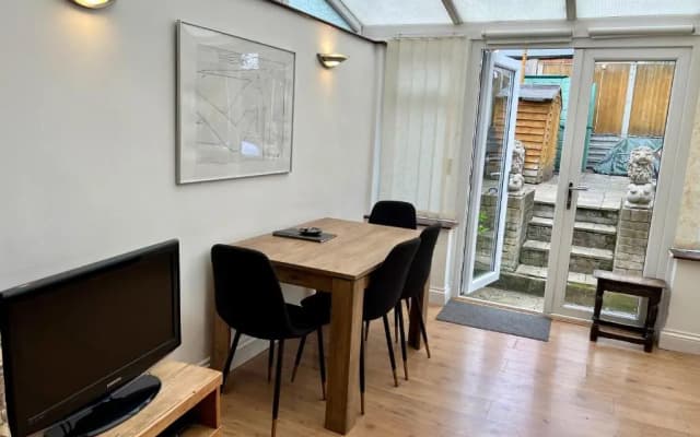 Edencourt Apartment - photo 2