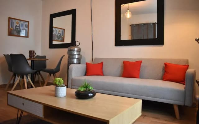 Spacious 1 Bedroom Apartment in Sacré Coeur - photo 3