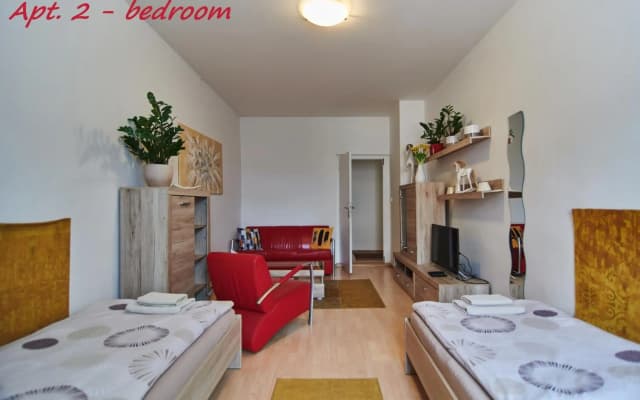 Cozy 2 bedroom Apt with Garden close to Prague Castle - photo 5