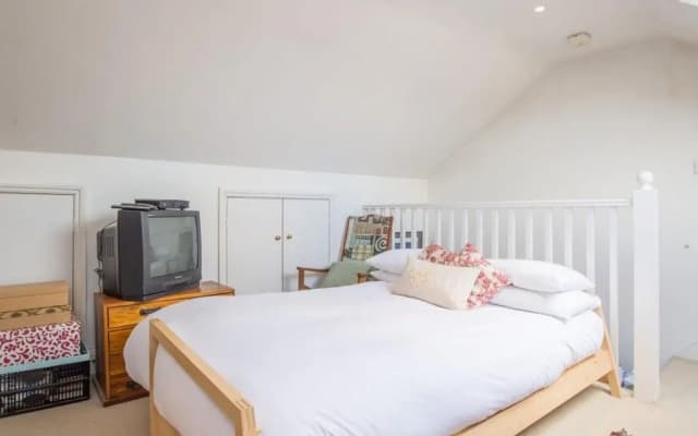 Veeve  3 Bed Family House On Esparto Street Wandsworth - photo 3
