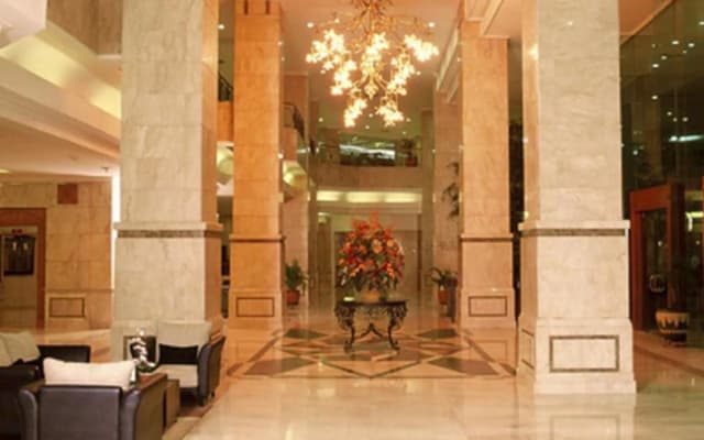 Grand Cempaka Business Hotel - photo 2