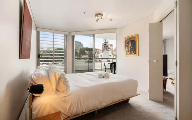 Apartment in Iconic Fingerwharf - photo 2