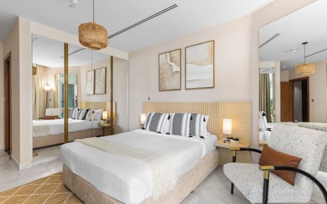 2BR Ultra Lux Canalfront Burj view - photo 4