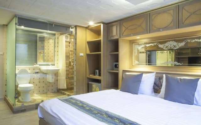 Golden Mountain Hostel - photo 4