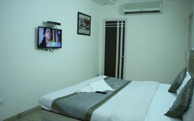 Hotel Grace at Karol Bagh - photo 3