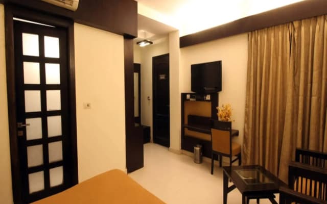 Hotel Aman Deluxe - photo 4