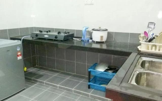 Anggun Beach Guest House Dungun - photo 4