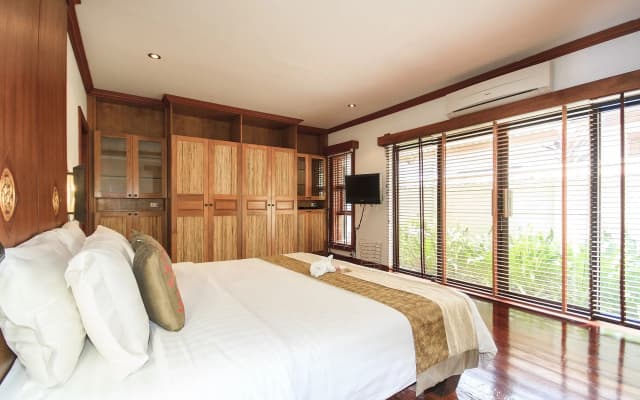 Pao Jin Poon Beach Front Villa - photo 5