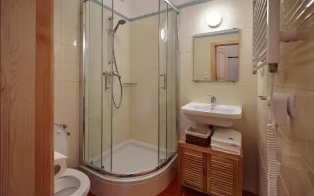 Queen Bee apartments - photo 2