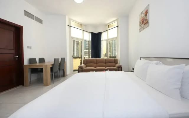 Signature Holiday Homes- Marina Studio - photo 2