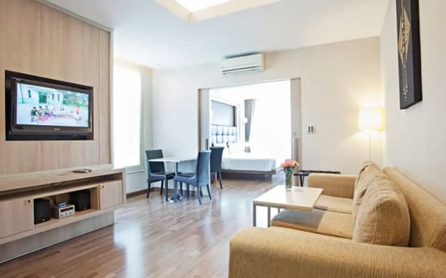 V Residence Serviced Apartment - photo 5