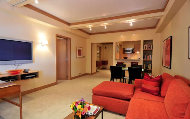 The Lombardy Hotel - photo 2