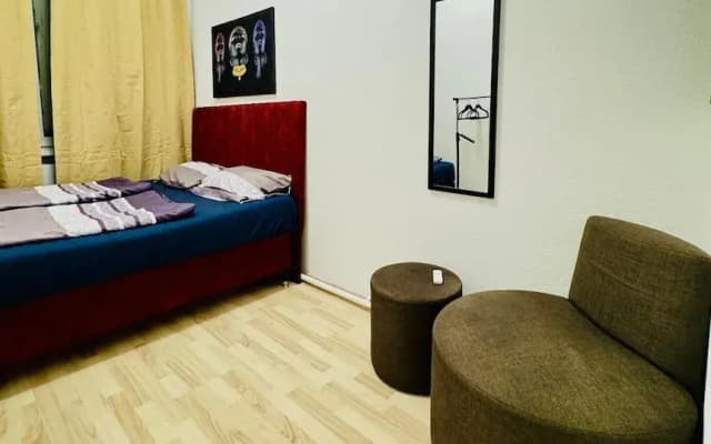 Bright 4BR Apt for 8 Near FAC Platz - photo 4