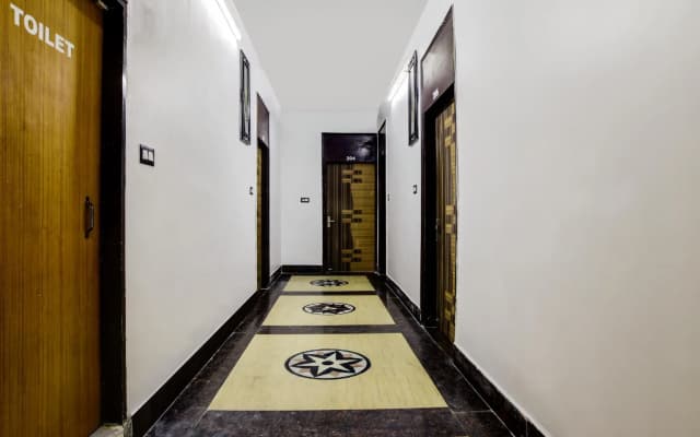 OYO Flagship 70121 Savera Inn - photo 2