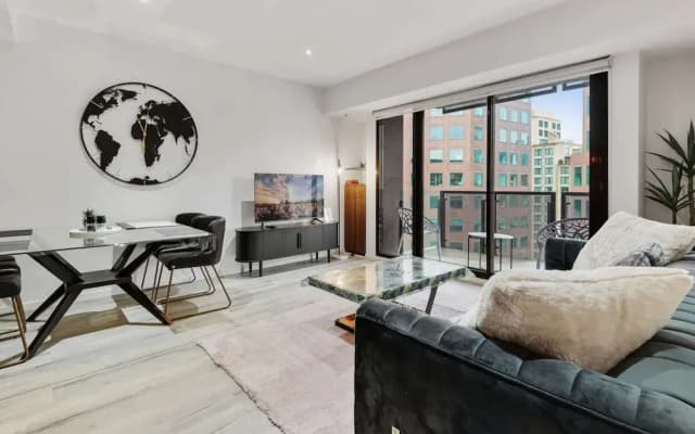 Central Southbank 1-bed Apartment - photo 5