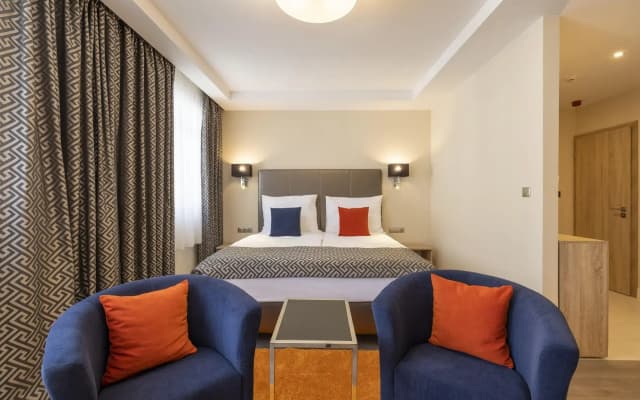 Silver Crown Hotel & Residence - photo 4