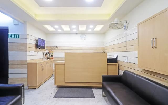 Mauryan Express Hotel Dashrathpuri Metro - photo 3