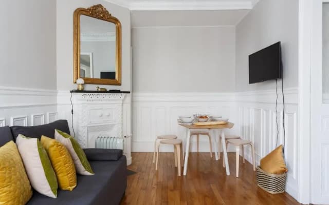 Bright and Newly Renovated 2 Bedroom Apartment, Hip & Central Paris, Montmartre-Opera - photo 4