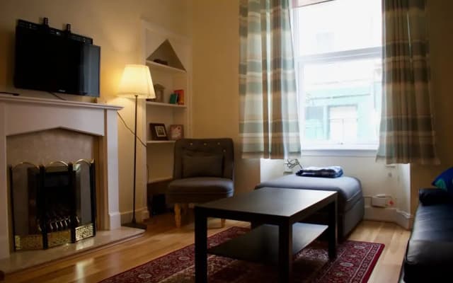Central & Comfortable Flat - Sleeps 4 - photo 4