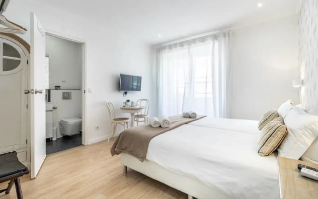 Lisbon Terrace Suites for Large Groups - photo 5