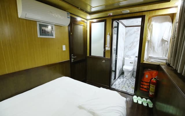White Dolphin Cruise - photo 3