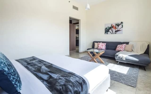Signature Living in Modern 1BR Apartment at Jvt! - photo 5