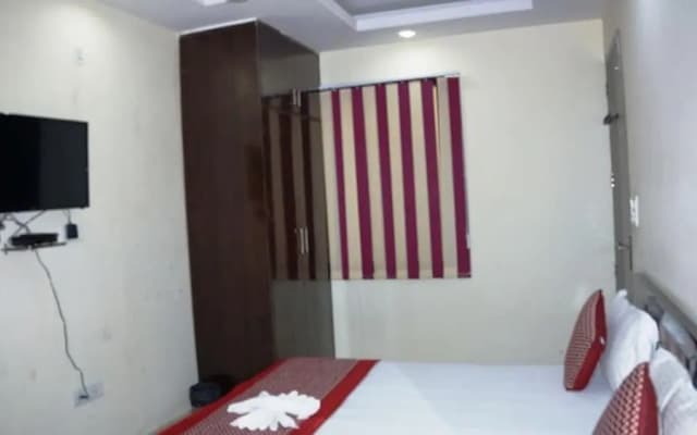 Maxfort Budget Hotel Dwarka - photo 2
