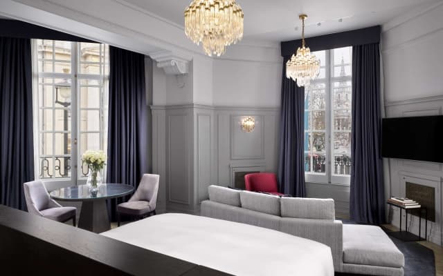 The Trafalgar St. James London, Curio Collection by Hilton - photo 3