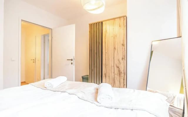 City Center Metro 1BR 1LR King Bed - photo 4