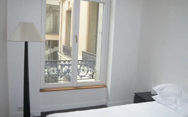 Bridgestreet Deluxe Residence Apartments - photo 3