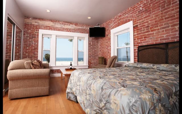 Venice Beach Suites Hotel - photo 5