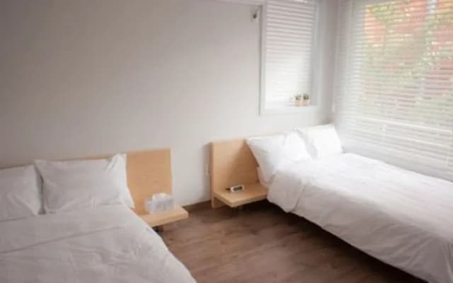 The Zip Guest House for Female Only - photo 4