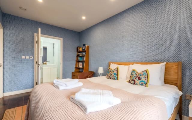 Beautiful Canal-side Flat in Hackney - photo 2