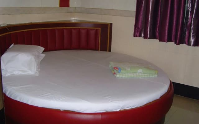 Long Yuen Hotel - photo 4