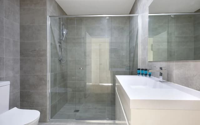 Wentworthville 2 Bedrooms 2 Bathrooms with Free Parking by KozyGuru - photo 4