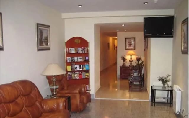 Hostal Moncloa - photo 2