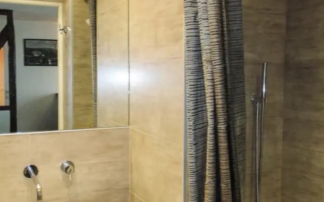 Studio In Bustling St Maur / Oberkampf Area - photo 5