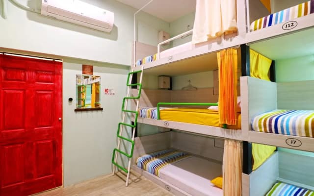 Mel's Dorm - photo 4