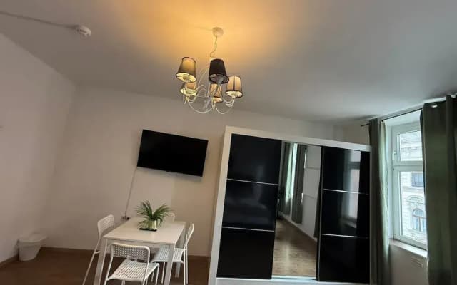 Affordable 2BR Apt Superb Location - photo 2