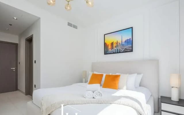 LUX | 2BR Lagoon View – District One, 10–15 min Burj Khalifa - photo 3