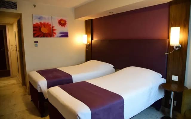 Caspia Hotel New Delhi Shalimar Bagh - photo 4