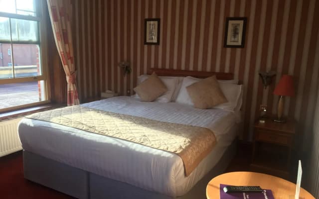 Harefield Manor Hotel - photo 4