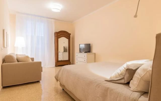 Campo De' Fiori Central Flat - photo 5