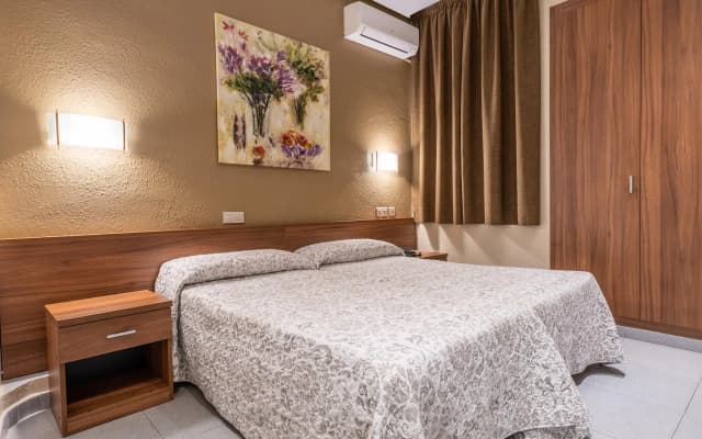 Hostal Iznajar Barcelona - photo 2